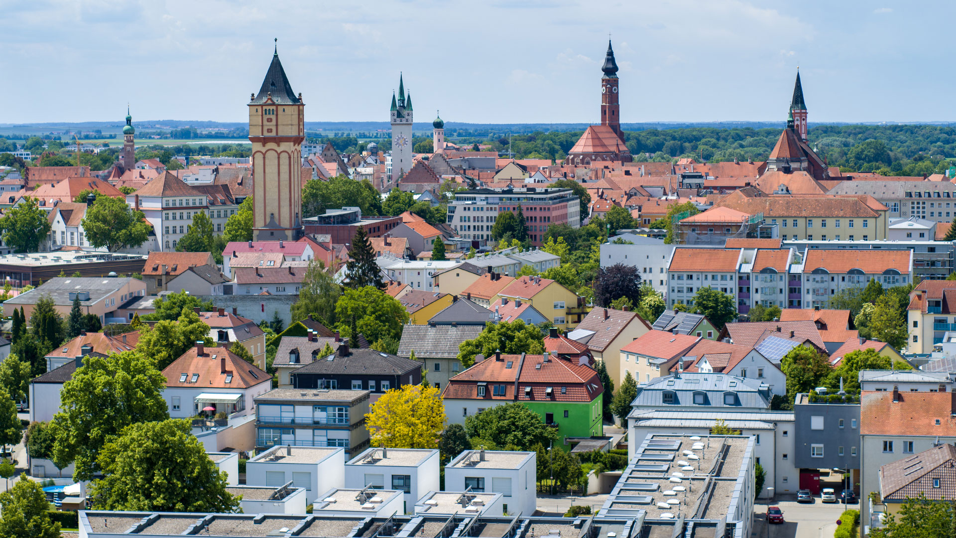 A view on Straubing’s city center with the three distinctive towers.