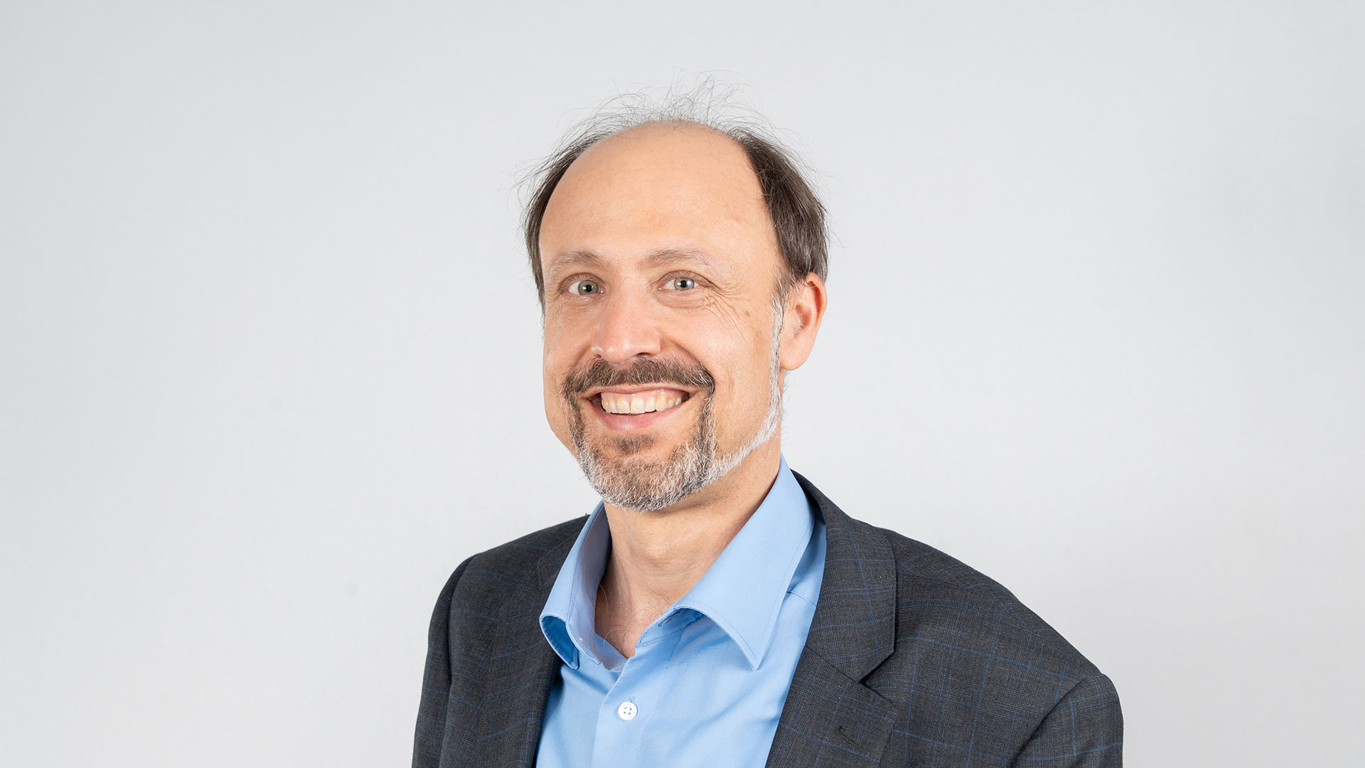 Portrait Prof. Dr. Stefan Gold
