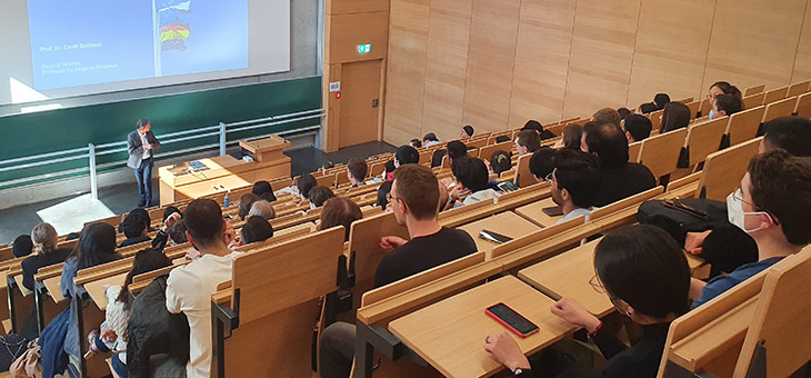 Mehr als 100 neue Masterstudierende in Straubing